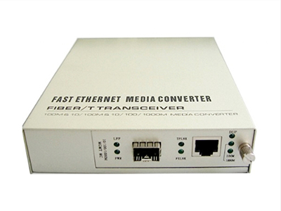 Foto Conversores de medio gestionables para fibra óptica en formato tarjeta o stand-alone.
